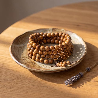 Handmade Mala Beads Bracelet 108 8mm Prayer Meditation Bracelet Sandalwood Elastic, Buddhist Beads, Prayer Mala Necklace for Men and Women Gifts - color: Vietnamese Sandalwood