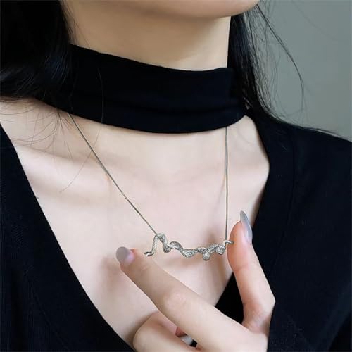 WETMT Chunky Snake Pendant Necklace for Women Gold Snake Statement Necklace Vine Snake Chain Necklace Chunky Adjustable Snake Necklace Fashion Simple Jewelry - color: Silver