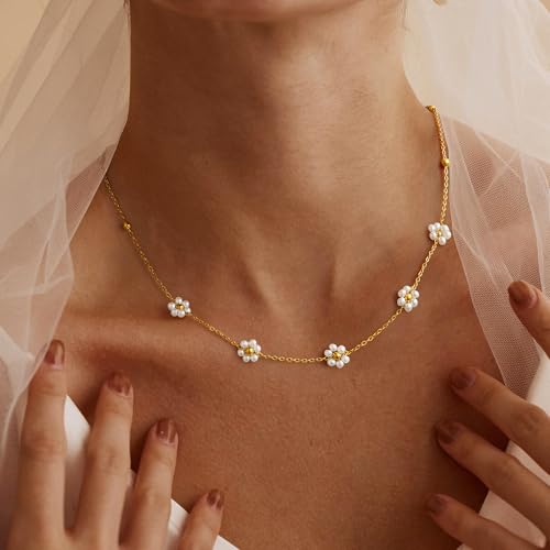 Gold Pearl Necklaces for Women Trendy, Fashionable 18K Gold Plated Dainty Necklace Simple Layered Pearl Necklaces for Women Trendy Wedding Birthday Jewelry - color: Daisy Pearl
