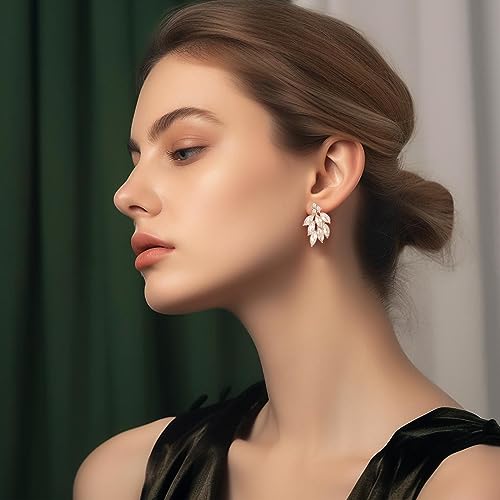 Rhinestone Stud Earrings for Women Small Dainty Crystal Cluster Drop Earrings for Girls Cute Costume Jewelry for Bridal Wedding Party Gift - color: Clear Gold