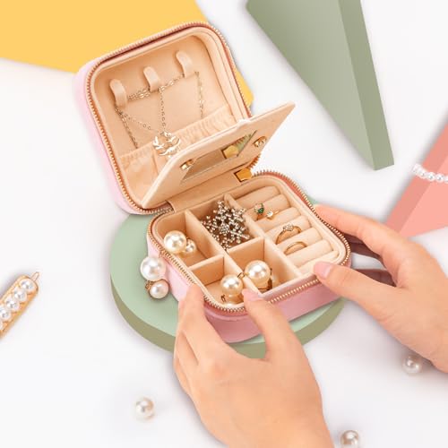 Smileshe Personalized Gifts for Mom Mothers Day, Birthday, Graduation Gift for Girls Fashion, Travel for Teen Girls Trendy Stuff, Velvet Jewelry Box with Flower, Letter B, Pink - color: PlushVelvet Pink-B