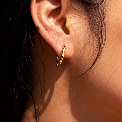 Shiny Gold Butterfly Earrings for Women | 14K Real Gold Plated Butterfly Earrings for Women, Dainty & Trendy Butterfly Stud Earrings for Fashion Jewelry Gifts - color: AZ41
