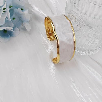 YBMYCM Chunky Shell Cuff Bracelet for Women, Hammered Boho Open Bangle | Adjustable Irregular Wide Bracelets Jewelry Gifts for Women, Perfect for Daily Wear - color: C-White