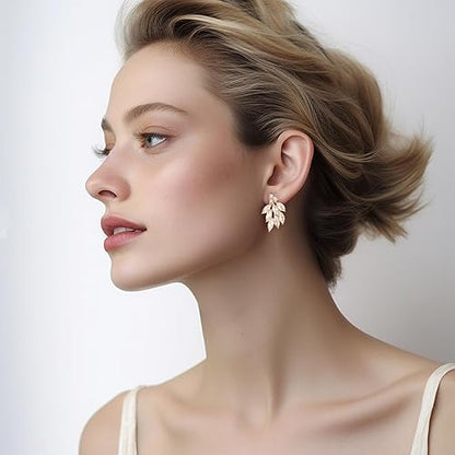 Rhinestone Stud Earrings for Women Small Dainty Crystal Cluster Drop Earrings for Girls Cute Costume Jewelry for Bridal Wedding Party Gift - color: Clear Gold