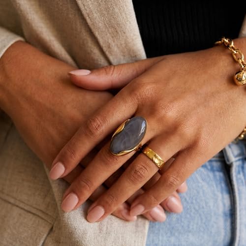 Mchic Colorful Chunky Statement Ring for Women: Boho Large Oval Acrylic Finger Ring Stainless Steel Adjustable Beach Summer Y2K Handmade Jewelry Gift for Women - color: Black