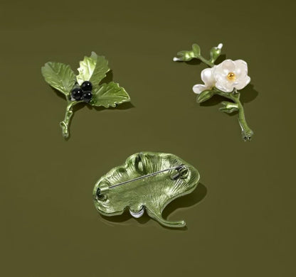 8 Pcs Green Botanical Flower Lapel Pins, Men's and Women's Simple Botanical Leaf Faux Pearl Alloy Brooch, Suit Dress Cheongsam Backpack Hat Accessories
