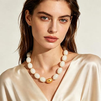 Chunky Beads Necklace for Women Trendy Gold Puffy Heart Choker Necklace Colorful Resin Beaded Heart Pendant Necklaces Statement Jewelry - color: Oval Beads-Beige