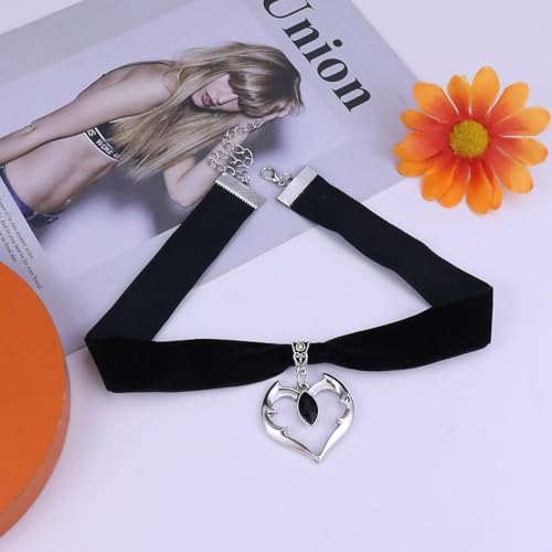 Gothic Black Velvet Goth Choker Necklace for Women,Cameo Black Choker Crow Skull Pendant Necklace Vintage Collar Skull Necklace Gothic Jewelry - style: Heart silver black