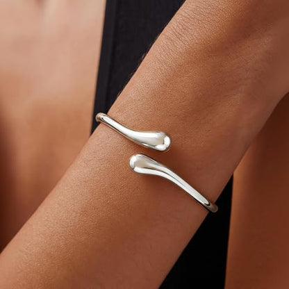 Robaice Gold Cuff Bracelet，14K Gold Plated Bangle Bracelets for Women | Open Cuff Bangle Bracelets, Trendy Chunky Twist Bracelet, Non Tarnish, Waterproof Hypoallergenic Jewelry, Gifts for Women - color: Small-Silver