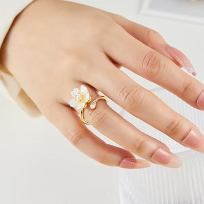 Kokoma Dainty Flower Ring for Women Sparkling Cubic Zirconia Daisy Open Statement Rings Pearl Chic Engagement Promise Ring Wrap Finger Band - color: Baroque