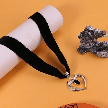 Gothic Black Velvet Goth Choker Necklace for Women,Cameo Black Choker Crow Skull Pendant Necklace Vintage Collar Skull Necklace Gothic Jewelry - style: Heart silver black