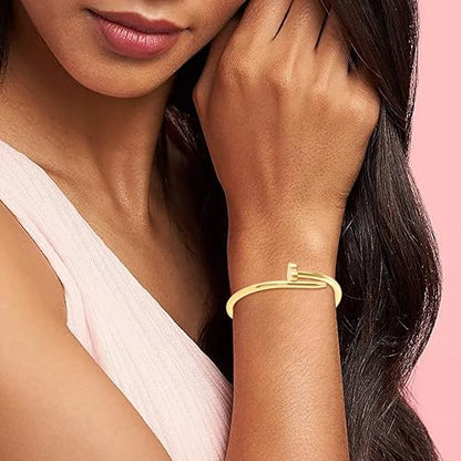 Gold Bangle Bracelets for Women -2PCS Friendship & Love Bangle Bracelet Clover Nail Bracelet Stack Set Trendy Non-Tarnish Stainless Steel Jewelry Gifts for Mom Wife Her - color: Gold-B