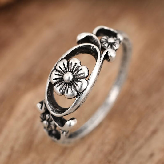 Vintage Hollow Floral Statement Ring for Women Daily Wear Band | Daily Wear, Office, Work, Business Casual, Everyday Outfit, Stackable Wear, Casual Outing - color: Silver Color