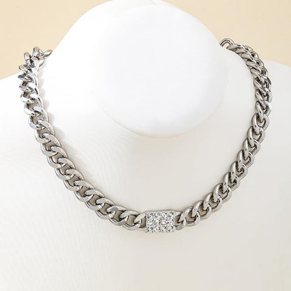 Elegant Silver Chain Choker Necklace with Crystal Accent, Chunky Curb Link Design, Adjustable Length, Fashion Statement Jewelry