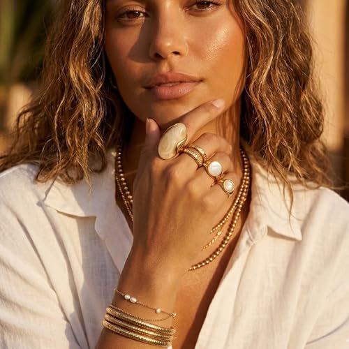 Mchic Colorful Chunky Statement Ring for Women: Boho Large Oval Acrylic Finger Ring Stainless Steel Adjustable Beach Summer Y2K Handmade Jewelry Gift for Women - color: Beige