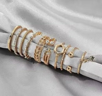 8Pcs Gold Tone Stackable Ring Set for Women Mixed Design Fashion Finger Rings with Crystal Accents Dainty Chunky Ring for Daily Wear Party Wedding Ring