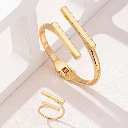 Chunky Gold Bracelet and Ring Jewelry Set,Thick Bracelets Stack Statement Rings Set Non Tarnish Chunky Bangles Jewelry Gits for Women - color: Gold