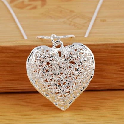 Silver Heart-shaped Pendant Necklace with Hollowed Out Flower Pattern Pendant Women's Wedding Party Jewelry Gift