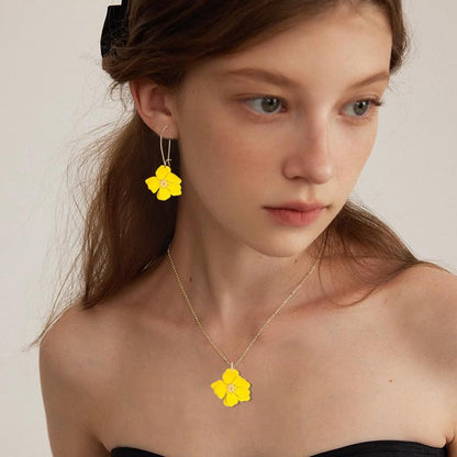 WCRAZYE Bohemian Daisy Flower Earrings Necklace Sets for Women Unique Trendy Boho Matte 3D Gold Flower Floral Petal Statement Earring Wedding Jewelry - color: Yellow