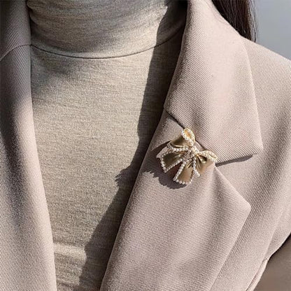 14k Golden Plated Bow Knot Lapel Brooch Pin Cultured Pearl Ribbon Bow Pins Clip Sweater Dress Suit Clothes Accessories Brooches Pins Fashion Christmas Birthday Jewelry Gifts for Women Girls Decor