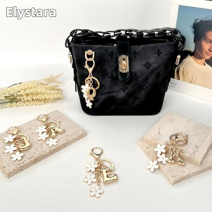 Floral Series Initial Bag Charm, Cute Flower & Bubble Letter Purse Charms, Keychain Accessories Gift for Women - color: White Flower, style: Q