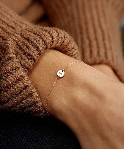Ovian Initial Charm Bracelet for Women 18K Gold Plated stainless steel Coin Disc Engraved Letter Bracelet Personalized Monogram Name Bracelet - color: Q