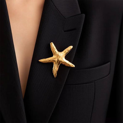 Textured Starfish Brooch Pin Minimalist Metal Lapel Pin Decorative Accessory for Jackets, Scarves & Dresses (Gold)