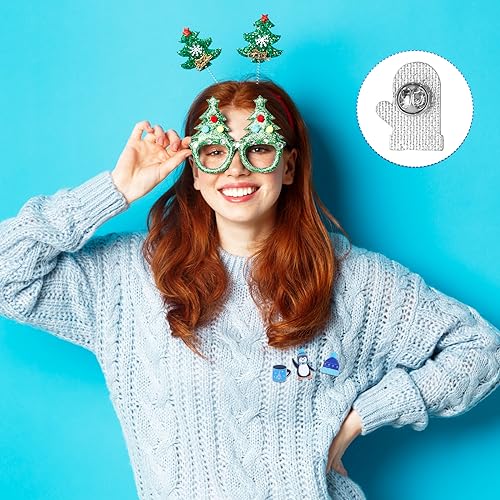 Giegxin 40 Pcs Winter Pins Bulk Snowflake Snowman Blue and White Brooch Holiday Lapel Pin Polar Bear Penguin Jewelry for Backpack Clothes Bags Accessories Gifts - style: Snowflake