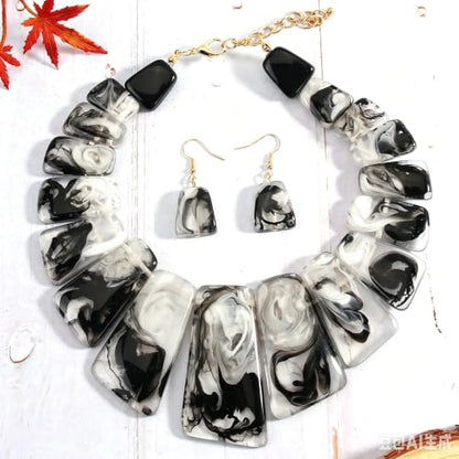 DATOA Chunky Resin Geometric Necklace Earrings Set for Women Boho Modern Statement Necklace Jewelry Accessories - color: Black and White