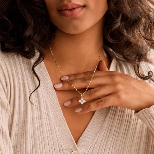 Gold Necklace for Women, Dainty 14K Gold Plated Pendant Necklaces for Women Trendy Simple Choker Chain Cubic Zirconia Circle/Interlocking/Sun/Pearl Necklace Fashion Jewelry Charm Gifts - color: Four-Leaf Clover-Lip