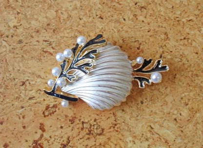 Silver Seashell Brooch Pin with Coral Enamel & Faux Pearls – Silver Plated Ocean Theme Statement Brooch, Nautical Beach Jewelry Gift for Women