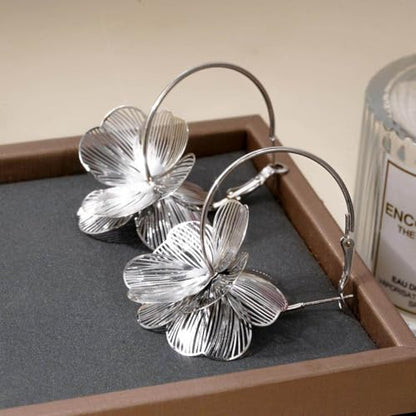 Dangle Flower Gold Earrings for Women, Trendy Statement Hoop Earrings, Gold Floral Drop Earrings Jewelry for Gifts - color: Silver flower