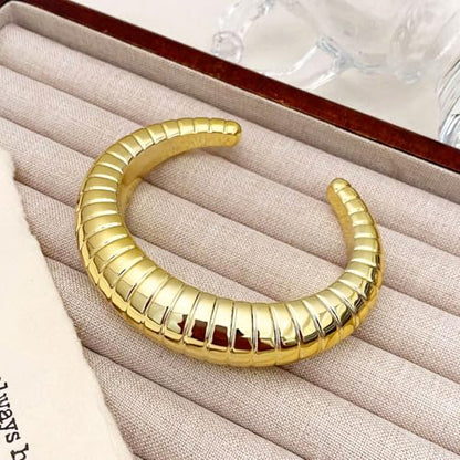 Chunky Geometric Textured Open Cuff Bangle Bracelet for Women Men Trendy Hammered Statement Cuff Bracelet Spiraled Oval Charm Cuff Bracelet Jewelry Gifts - color: Gold