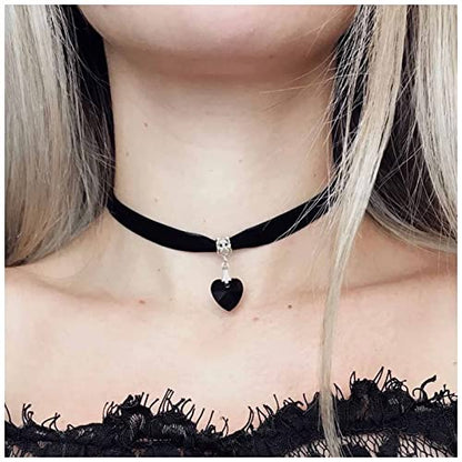 Punk Black Velvet Choker Necklace Love Heart Pendant Necklace Vintage Black Satin Choker Necklace Gothic Retro Leather Collar Necklace Chain Jewelry for Women Prom Party