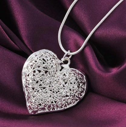 Silver Heart-shaped Pendant Necklace with Hollowed Out Flower Pattern Pendant Women's Wedding Party Jewelry Gift