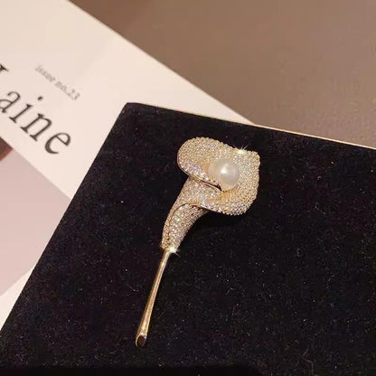 Elegant Floral Brooch Pins for Women, Crystal Pearl Rhinestone CZ Flower Lapel Pin Wedding Party Exquisite Brooches and Pins for Women Ladies - color: Gold+White