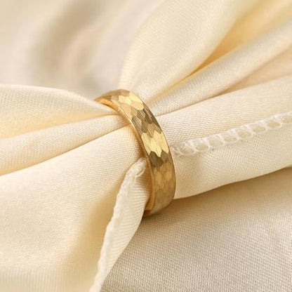 VQYSKO Hammered Tungsten Carbide Wedding Band Ring for Men Women - color: Gold 4mm