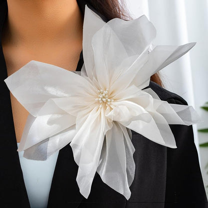 PLwelth Large Flower Brooch Pins Floral Hair Clips for Women Lapel Pins for Dress Clothes Suits Wedding Party Jewelry Gifts - color: Beige