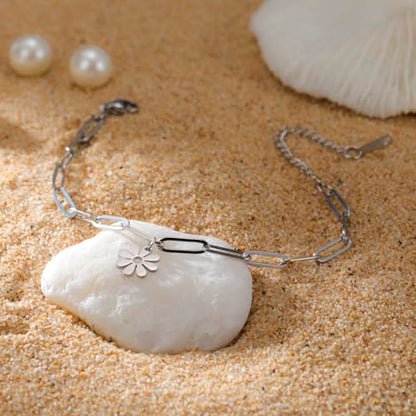Dreamtimes Daisy Flower Anklets for Women Leaf Anklet Dainty Beach Anklet Jewelry Stainless Steel Adjustable Foot Chain Summer Boho Charm Foot Ankle Bracelet Jewelry - color: Daisy-Silver