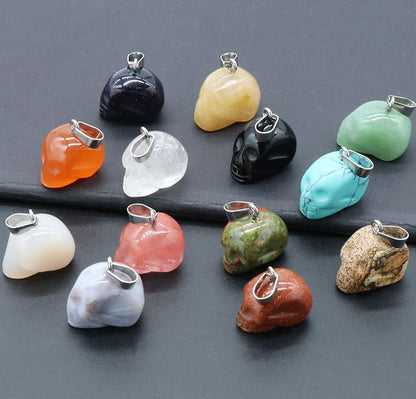8 Pcs Natural Stone Pendants Healing Crystal Quartz Gemstone Pendants Carved Skull Shape Charms for Jewelry Making Necklace Gift