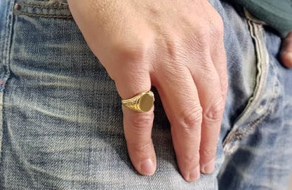 Unisex Oval Custom Signet Ring in Solid Gold 9K, 14K, & 18K, Personalized Initial Engraved Chevalier Ring, Crest design