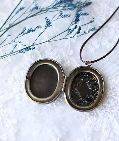 Handmade Oval Shaped Photo Locket with dried Pressed Flowers Locket pendant Necklace - style: Blue Baby's Breath