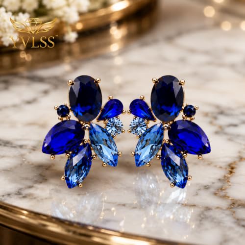 Blue Flower Crystal Earring - color: Blue