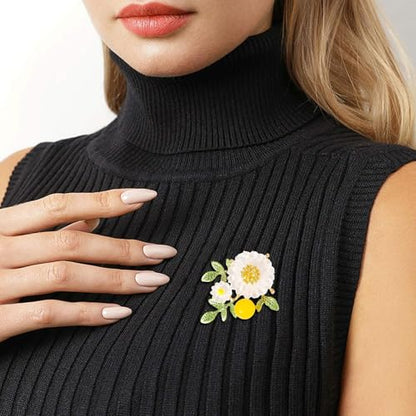 Rhinestone Flower Brooch Cute Floral Crystal Pearl Brooches and Pins for Women Gold brooch Fashion Jewelry for Women Men Gift - color: White flower