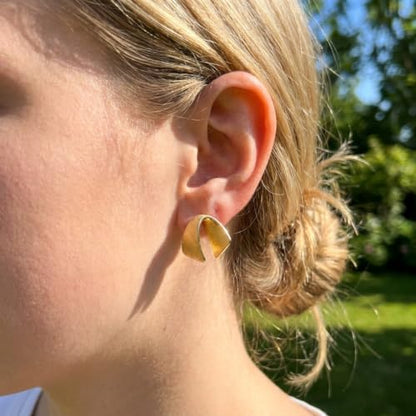 Jean Beau Chunky Gold Stud Earrings for Women Trendy Gold Plated Dangle Drop Prom Birthday Fashion Office Jewelry Gift - color: Gold Ribbon