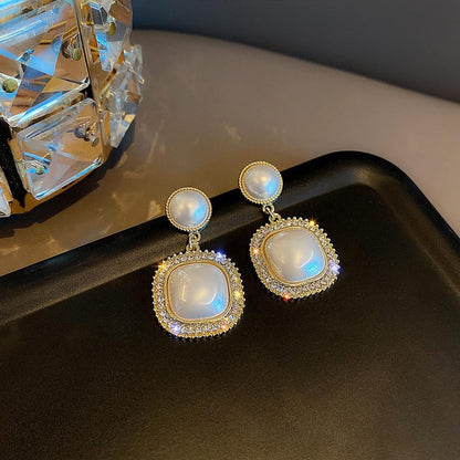 Pearl Clip on Earrings for Women Gold Plated White Imitation Pearl Drop Earrings Fashion Statement Jewelry