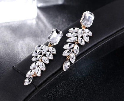 Elegant Rhinestone Statement Earrings Sparkly Cluster Crystal Drop Dangle Earrings Teardrop Chandelier Earrings Wedding Bridal Prom Earrings for Women - color: C:White