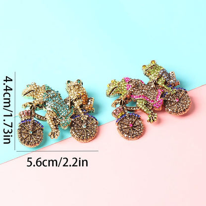 2Pcs Two Frogs Riding Bike Brooch Vintage-Inspired Sparkling Rhinestone Animal Brooch Pin Fashion Accessory