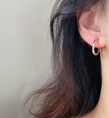 Gold Hoop Earrings for Women Clip On Earrings Dainty Gold Huggie Hoop Earrings for Women Small Trendy Jewelry Gift Non Tarnish - color: silver