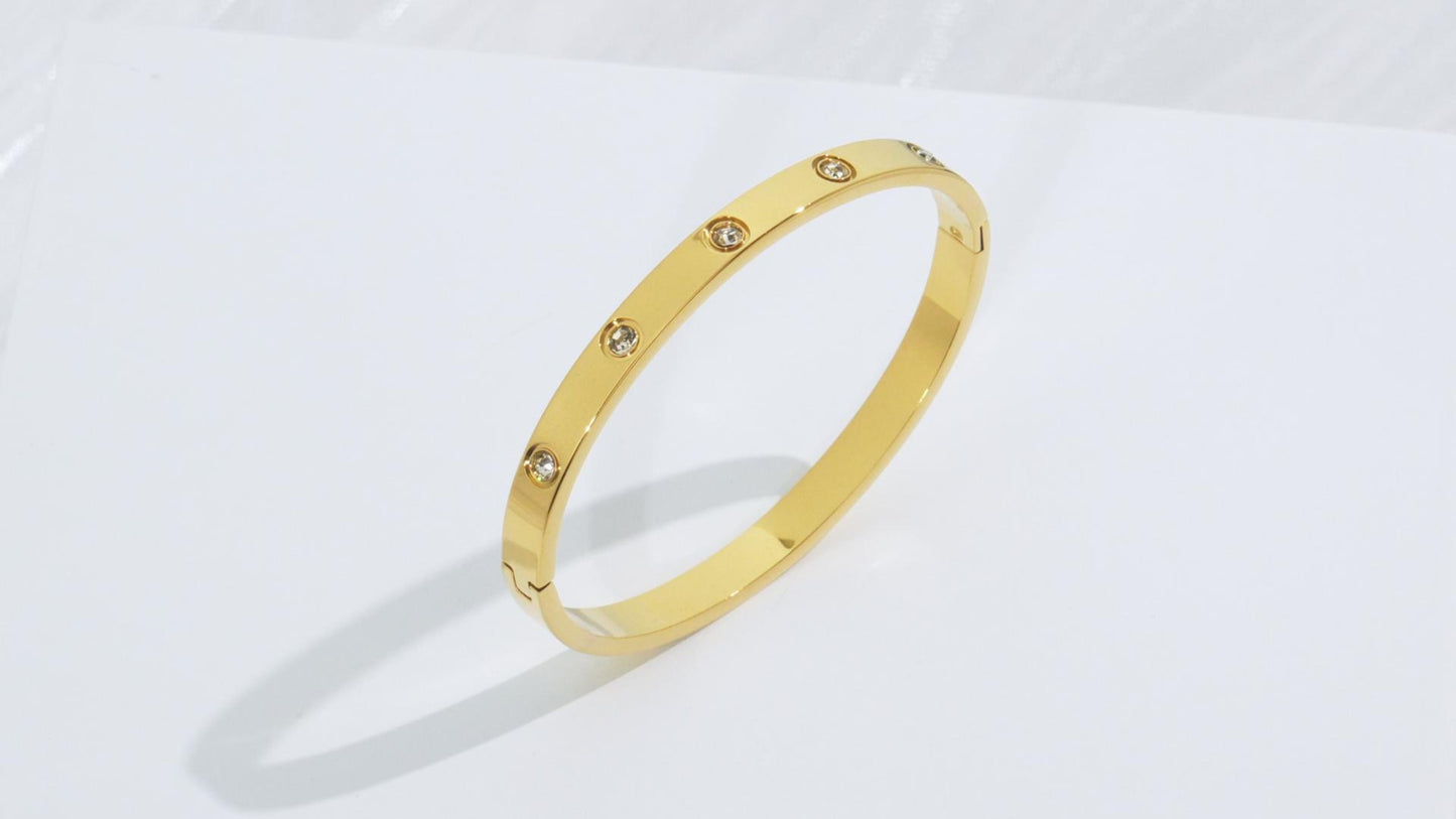 MOINSPIRE Gold Bracelets for Women, 18K Gold Plated Tennis Nail Clover love Bangle Bracelets Set Non Tarnish, Stainless Steel Trendy Stackable Bracelet Fashion Jewelry Accessories Gifts for Christmas - color: C2-White